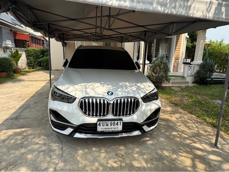 รถ BMW X1 2.0 sDrive20d xLine สี ขาว