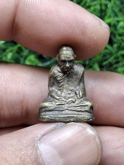 ฐานมีเลข100 รูปเหมือนหล่อเก่าไม่รู้ที่