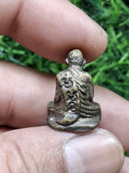 ฐานมีเลข100 รูปเหมือนหล่อเก่าไม่รู้ที่ รูปที่ 2