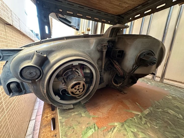 ไฟหน้า Kia carnival gen1.  รูปที่ 5