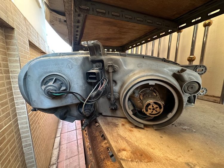 ไฟหน้า Kia carnival gen1.  รูปที่ 4