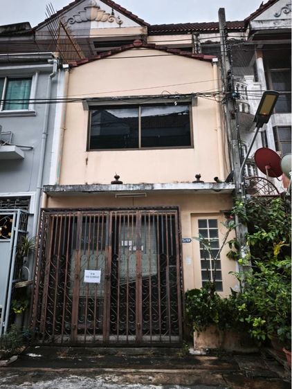 ทาวน์เฮาส์ 3 ชั้น หมู่บ้านสุขสบาย