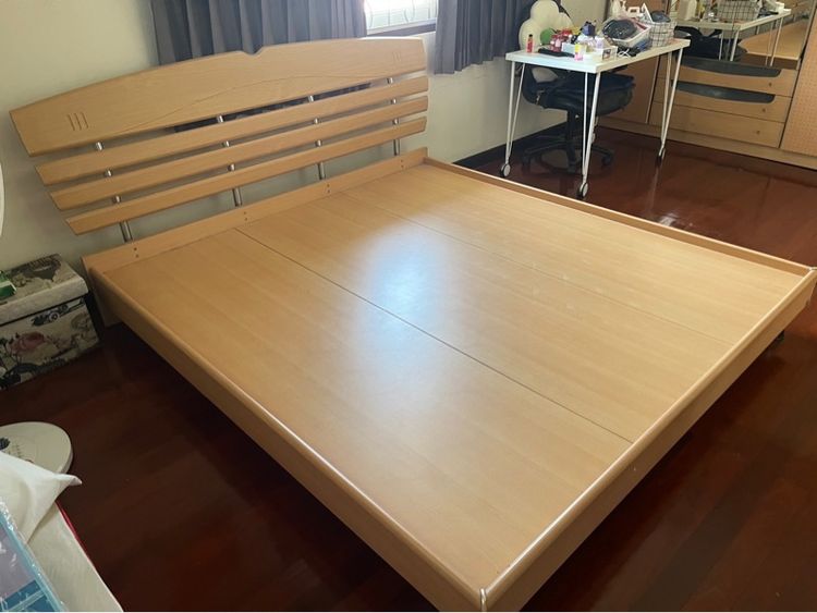 เตียง 6 ฟุต สภาพดี ของ S.B.Furniture  รูปที่ 2