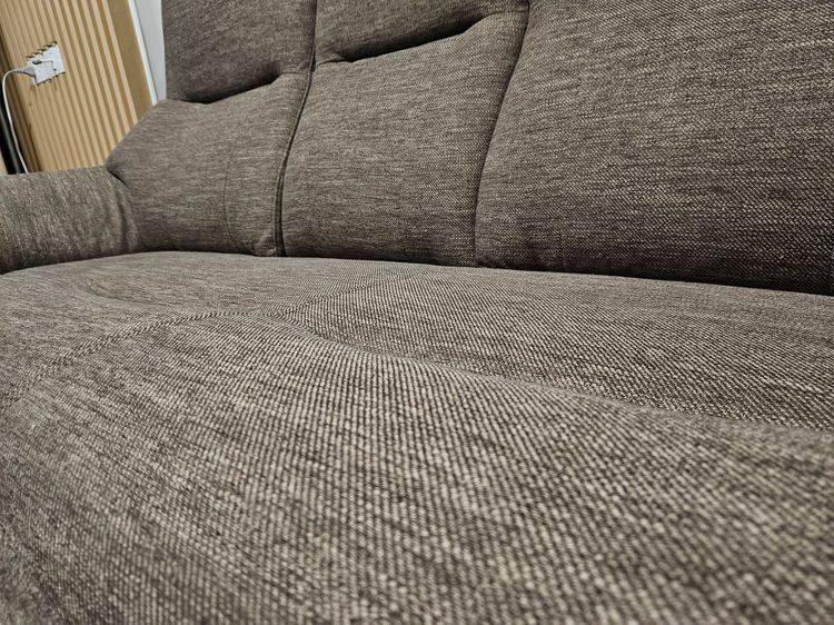 โซฟาผ้า 3 ที่นั่ง ขนาด กว้าง 173 เซนติเมตร ลึกที่นั่ง 85 เซนติเมตร สูง 94 เซนติเมตร รูปที่ 2