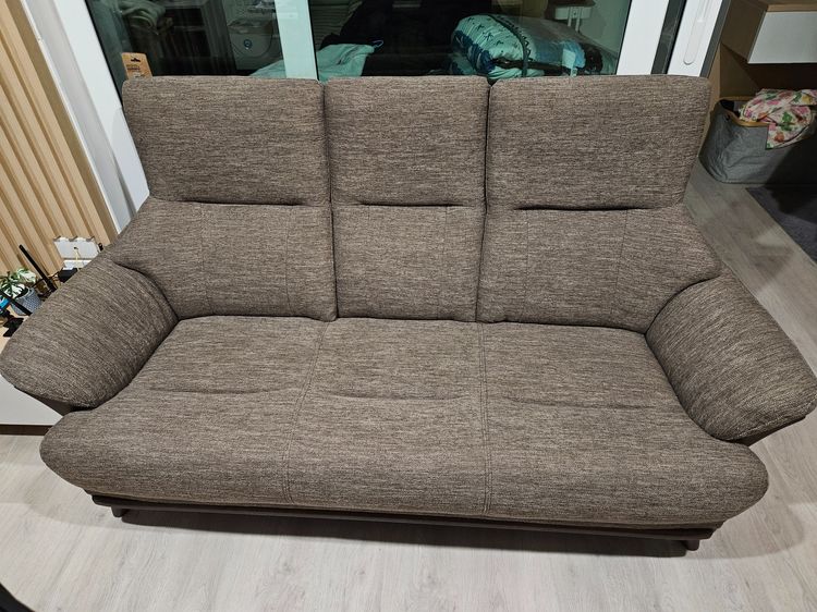 น้ำตาล โซฟาผ้า 3 ที่นั่ง ขนาด กว้าง 173 เซนติเมตร ลึกที่นั่ง 85 เซนติเมตร สูง 94 เซนติเมตร