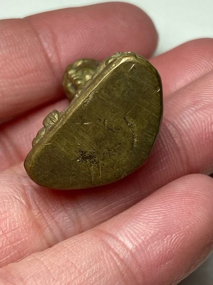 หลวงพ่ออุตตะมะเนื้อโลหะ รูปที่ 5