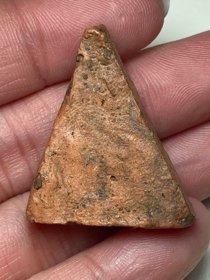 พระปางมารวิชัยเนื้อดินสามเหลี่ยม รูปที่ 2