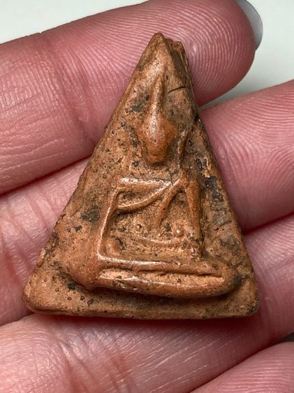 พระปางมารวิชัยเนื้อดินสามเหลี่ยม