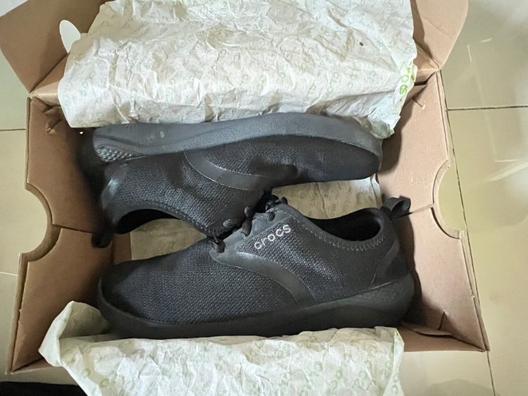 รองเท้าผ้าใบ Crocs สีดำ รูปที่ 8