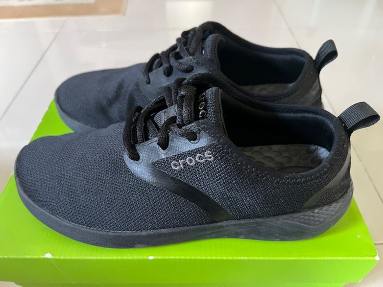 รองเท้าผ้าใบ Crocs สีดำ