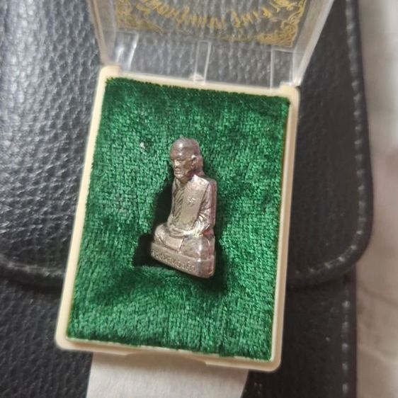 รูปหล่อปั๊มหลวงพ่อทองดำ วัดท่าทอง รุ่นเจ้าสัวเนื้อเงิน ปี36 รูปที่ 5