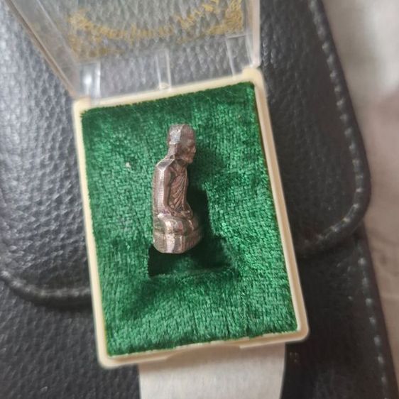 รูปหล่อปั๊มหลวงพ่อทองดำ วัดท่าทอง รุ่นเจ้าสัวเนื้อเงิน ปี36 รูปที่ 4