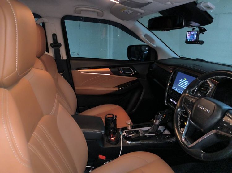 Isuzu MU-X 2021 3.0 Ultimate AT 2WD Utility-car ดีเซล ไม่ติดแก๊ส เกียร์อัตโนมัติ ดำ รูปที่ 4