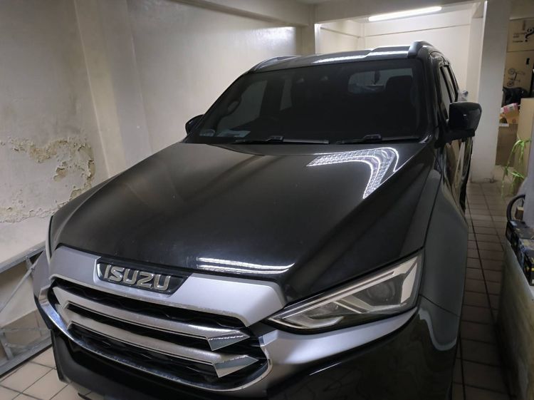 รถ Isuzu MU-X 3.0 Ultimate AT 2WD สี ดำ
