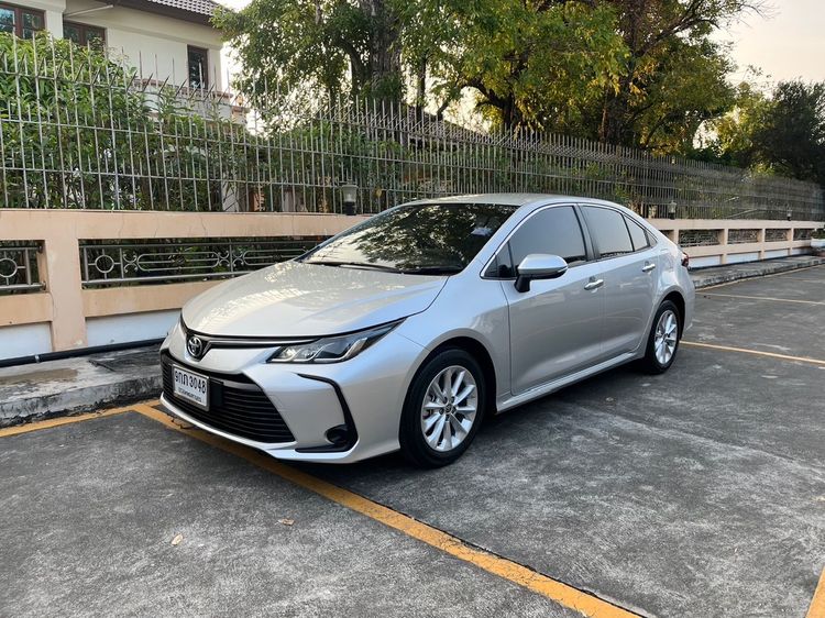 รถ Toyota Corolla 1.6 สี บรอนซ์เงิน