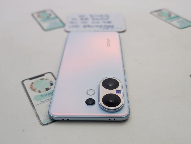 Vivo V60 5G Ram 12 Rom 512 ศูนย์ไทย อายุ 12 วัน สภาพใหม่เอี่ยม มีตัวเครื่องอย่างเดียว ไม่มีอุปกรณ์อื่น ประกันยาว เพียง 9,990 บาท ครับ รูปที่ 6
