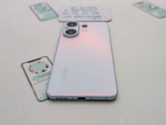 Vivo V60 5G Ram 12 Rom 512 ศูนย์ไทย อายุ 12 วัน สภาพใหม่เอี่ยม มีตัวเครื่องอย่างเดียว ไม่มีอุปกรณ์อื่น ประกันยาว เพียง 9,990 บาท ครับ รูปที่ 5
