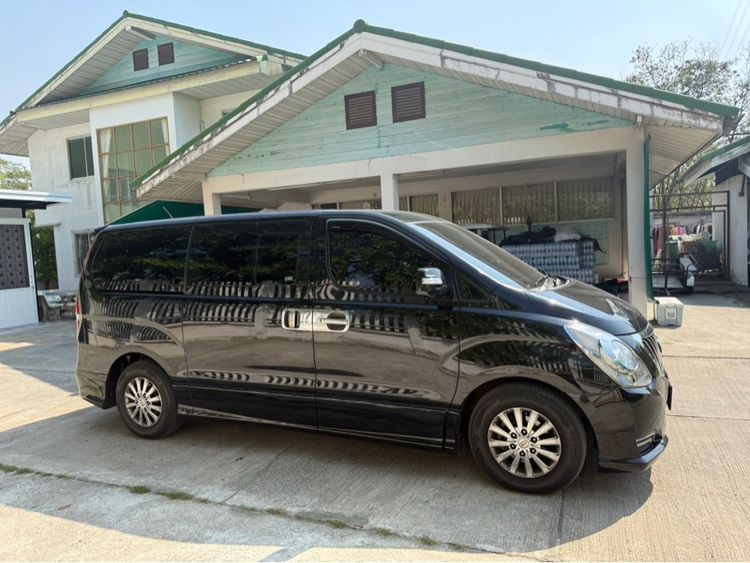 Hyundai H-1  2017 2.5 Deluxe ดีเซล เกียร์อัตโนมัติ ดำ รูปที่ 3