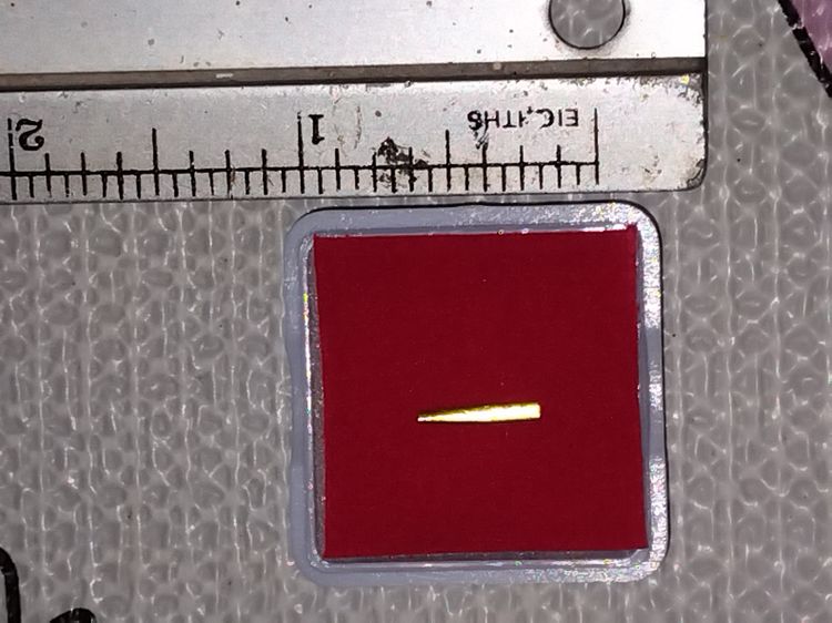 ตะกรุดสาริกา เนื้อทองคำ จารมือ หลวงพ่อคูณ ปริสุทโธ วัดบ้านไร่ ปี 2533 ขนาด ยาว 1.5 ซม หนัก 0.02 กรัม สวย เก่า แท้ หายาก ตะกรุดทองคำสาริกา ขน รูปที่ 4