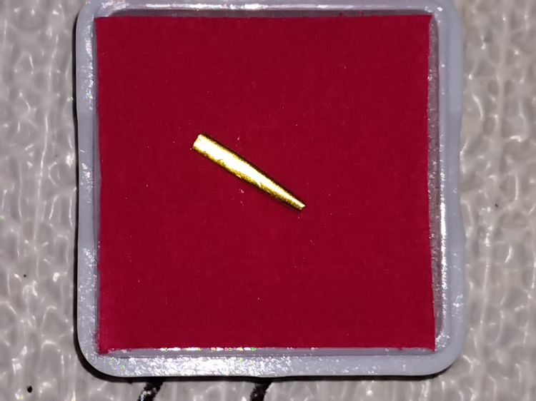 ตะกรุดสาริกา เนื้อทองคำ จารมือ หลวงพ่อคูณ ปริสุทโธ วัดบ้านไร่ ปี 2533 ขนาด ยาว 1.5 ซม หนัก 0.02 กรัม สวย เก่า แท้ หายาก ตะกรุดทองคำสาริกา ขน รูปที่ 3