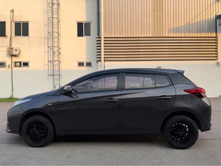 Toyota Yaris 2023 1.2 Smart Sedan เบนซิน เกียร์อัตโนมัติ ดำ รูปที่ 2