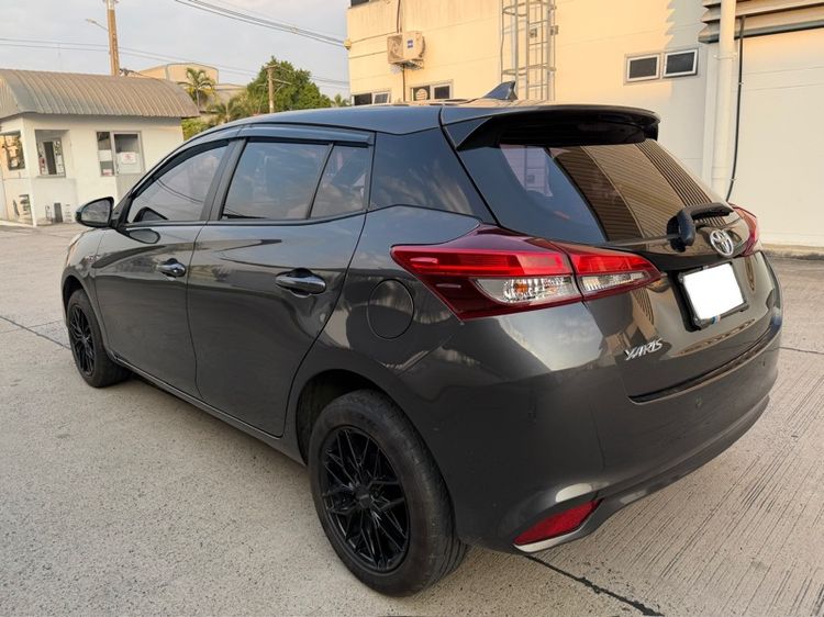 Toyota Yaris 2023 1.2 Smart Sedan เบนซิน เกียร์อัตโนมัติ ดำ รูปที่ 3