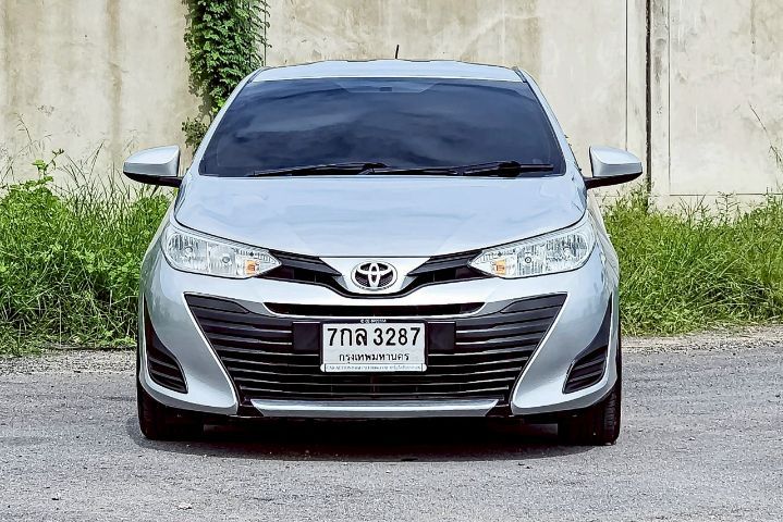 Toyota Yaris ATIV 2018 1.2 J Sedan เบนซิน ไม่ติดแก๊ส เกียร์อัตโนมัติ เทา รูปที่ 2