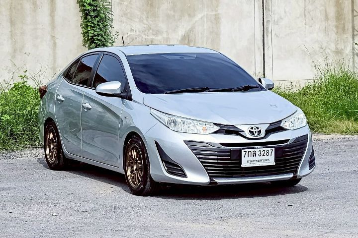Toyota Yaris ATIV 2018 1.2 J Sedan เบนซิน ไม่ติดแก๊ส เกียร์อัตโนมัติ เทา รูปที่ 3