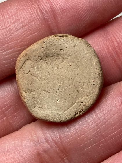 พระปางสมาธิเนื้อดินเม็ดกระดุม รูปที่ 2