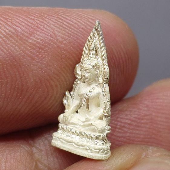 พระพุทธชินราช ลอยองค์ เนื้อเงิน รุ่น “รวมมหาบารมีอุดมทรัพย์” วัดบวรนิเวศวิหาร ปี2540 พร้อมการ์ดรับรอง และกล่องเดิม รูปที่ 5
