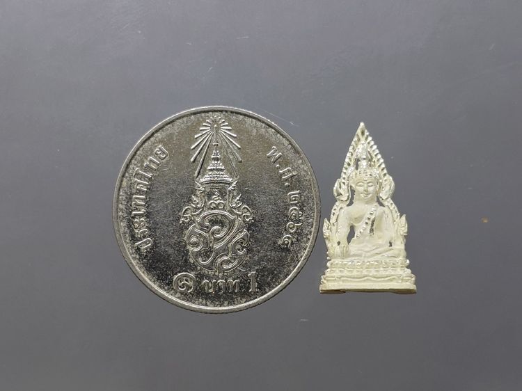 พระพุทธชินราช ลอยองค์ เนื้อเงิน รุ่น “รวมมหาบารมีอุดมทรัพย์” วัดบวรนิเวศวิหาร ปี2540 พร้อมการ์ดรับรอง และกล่องเดิม รูปที่ 7