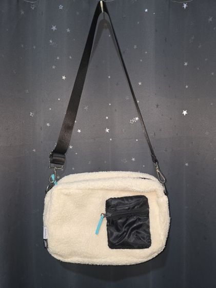 ไม่ระบุ อื่นๆ กระเป๋า Crossbody ขนนุ่มนิ่ม สีครีม แบรนด์ Najell ของ สวีเดน