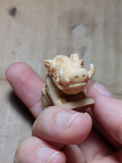 เครื่องรางหมูทรงเครื่องหลวงพ่อเฮงวัดเขาดินเก่าตัวใหญ่สวยมาก รูปที่ 5