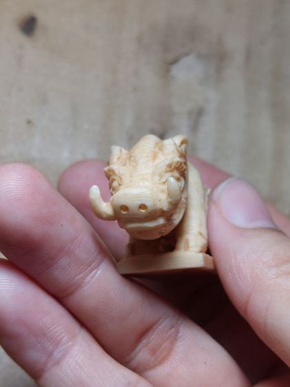 เครื่องรางหมูทรงเครื่องหลวงพ่อเฮงวัดเขาดินเก่าตัวใหญ่สวยมาก รูปที่ 8