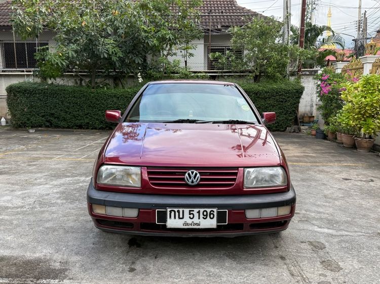 รถ Volkswagen Vento 1.8 GL สี แดง