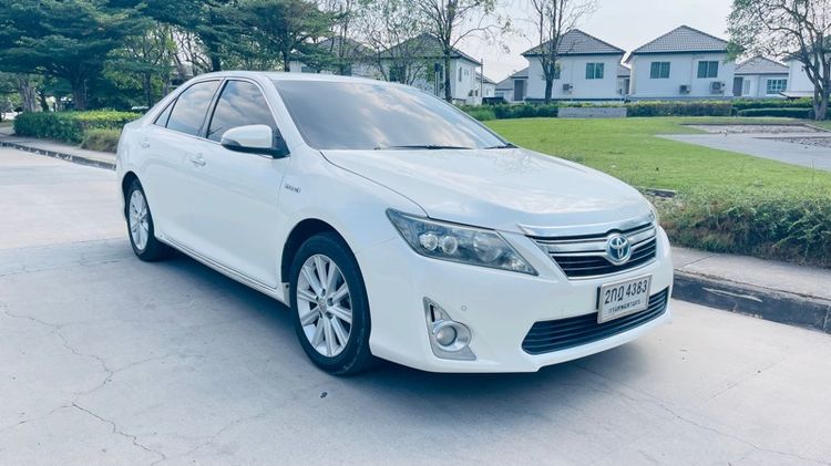 Toyota Camry 2013 2.5 Hybrid Premium Sedan ไฮบริด เกียร์อัตโนมัติ ขาว รูปที่ 2