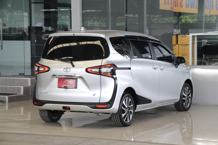 Toyota Sienta 2020 1.5 V Utility-car เบนซิน ไม่ติดแก๊ส เกียร์อัตโนมัติ บรอนซ์เงิน รูปที่ 2