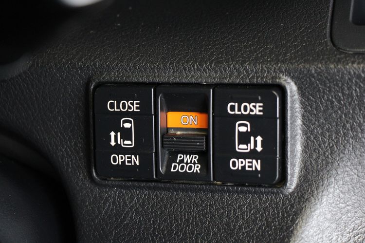 Toyota Sienta 2020 1.5 V Utility-car เบนซิน ไม่ติดแก๊ส เกียร์อัตโนมัติ บรอนซ์เงิน รูปที่ 4