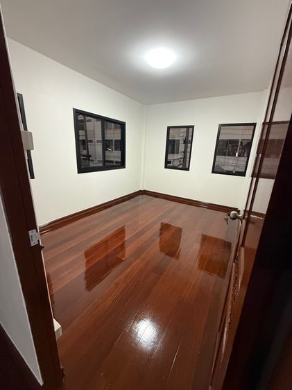 ขายบ้าน เดี่ยว 2 ชั้น 35 ตรว . รีโนเวทใหม่ทั้งหลัง รูปที่ 3