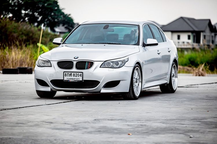 รถ BMW Series 5 520d สี เทา