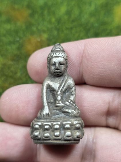 พระกริ่ง หลวงปู่ทิมเนื้อสีเงินเก่าๆ