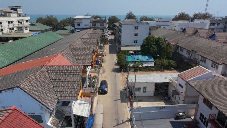 อื่นๆ มีบางส่วน 2022 ไม่ใช่ บ้าน pool villa 45ตารางวา ห่างชายหาดชะอำ70เมตร รูปที่ 2