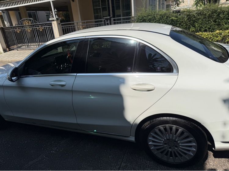Mercedes-Benz C-Class 2015 C300 Sedan ไฮบริด ขาว รูปที่ 2