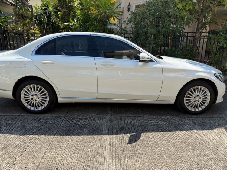 รถ Mercedes-Benz C-Class C300 สี ขาว