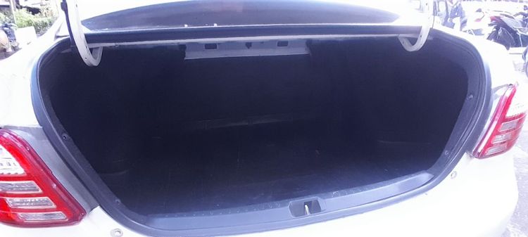 รถ Toyota Vios 1.5 E สี ขาว