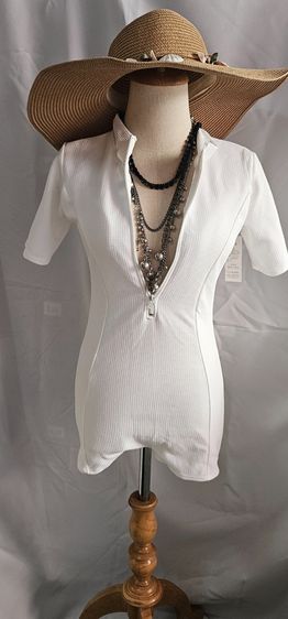 ชุดจั๊มสีขาวผ้ายืด ซิปหน้า รูปที่ 2