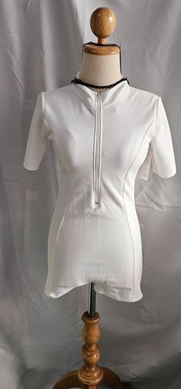 ชุดจั๊มสีขาวผ้ายืด ซิปหน้า รูปที่ 5