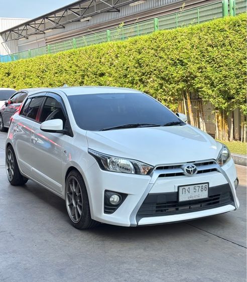รถ Toyota Yaris 1.2 E สี ขาว