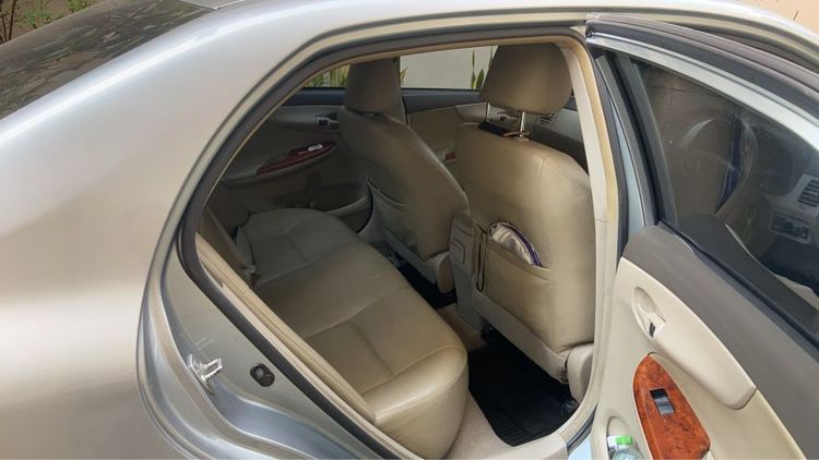รถ Toyota Altis 1.6 E สี เทา