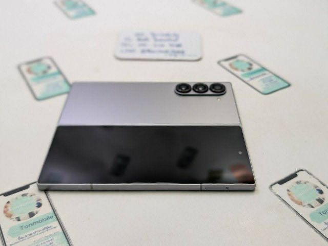 ขาย เทิร์น Samsung Galaxy Z Fold 6 512 Gb Silver ศูนย์ไทย อุปกรณ์ครบยกกล่อง ขาดสายชาร์จ มีปากกา และเคส เพียง 19,990 บาท ครับ รูปที่ 8